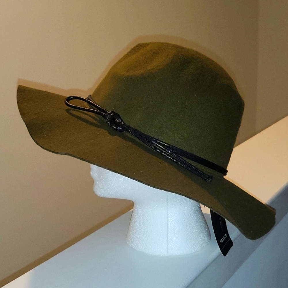 Brand New Hat with Faux leather bow